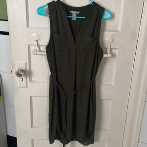 Sleeveless belted dress